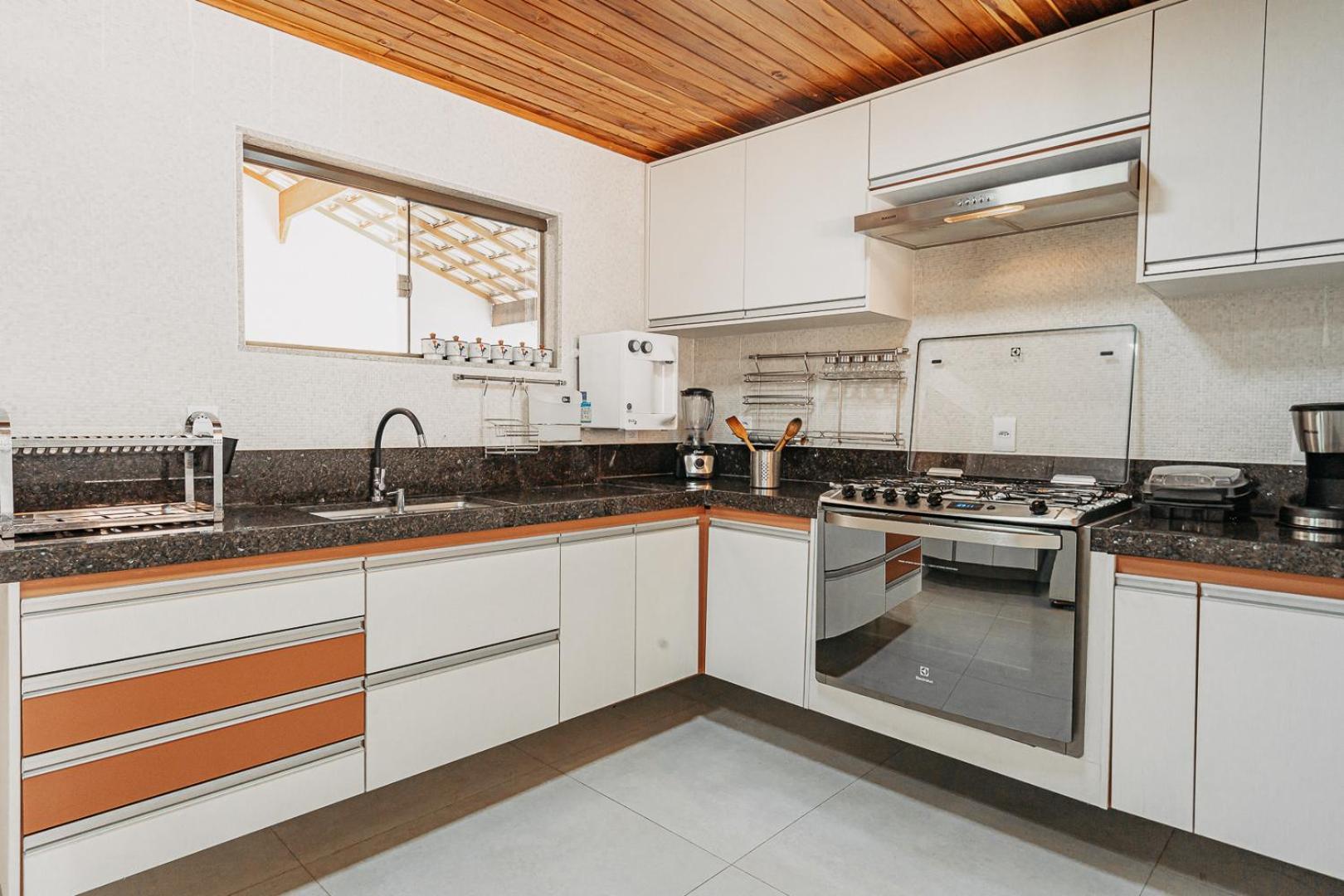 Casadecastelhanos, Quadra Do Mar De Castelhanos, 4 Suites Com Ar, Churrasqueira, Piscina, Hidromassagem, Cozinha Integrada Gourmet Ideal Para Familia E Amigos Anchieta  Exteriér fotografie