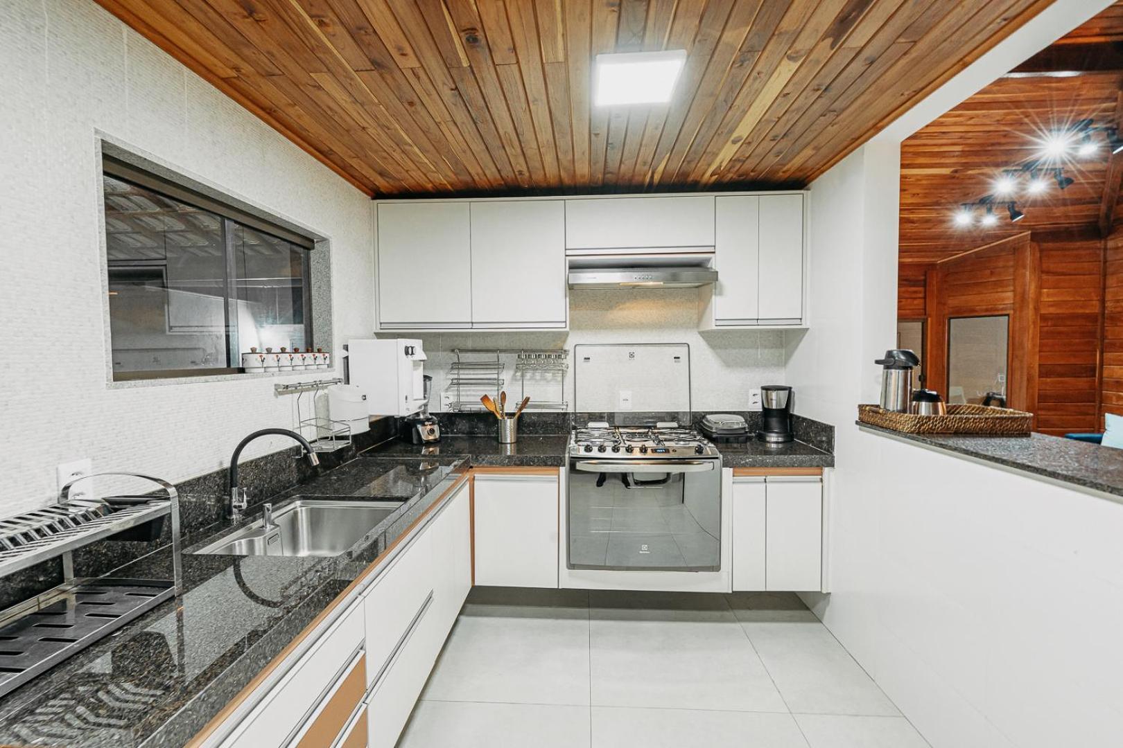 Casadecastelhanos, Quadra Do Mar De Castelhanos, 4 Suites Com Ar, Churrasqueira, Piscina, Hidromassagem, Cozinha Integrada Gourmet Ideal Para Familia E Amigos Anchieta  Exteriér fotografie